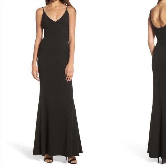 Lulus Dresses & Skirts - NEW • Lulus • V-Neck Trumpet Gown Black Medium